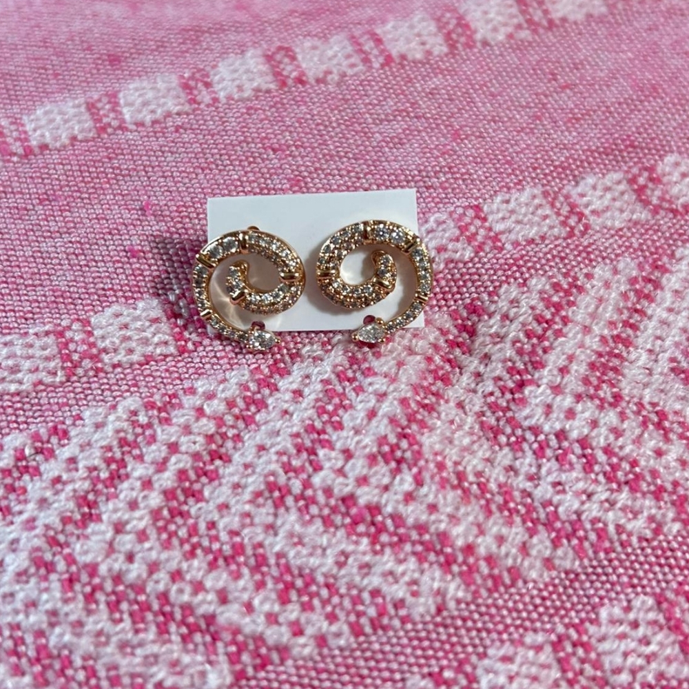 Elegant Gold Swirl Earrings New